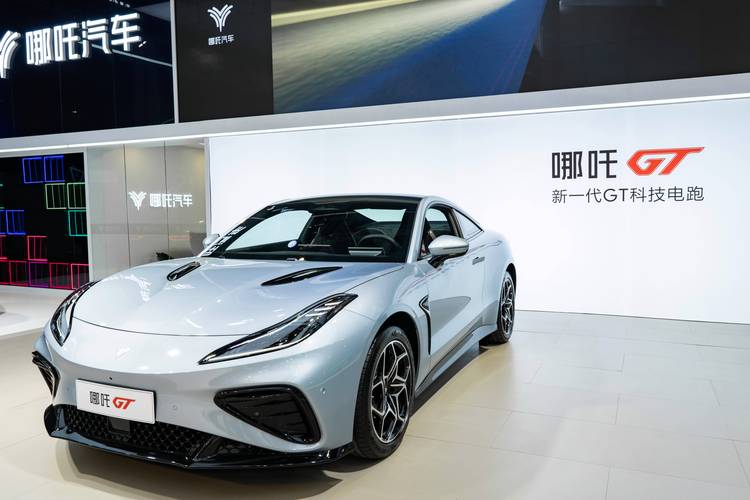 广州222哪吒汽车在智能汽车领域的表现，领途汽车在新能源汽车市场中的影响力